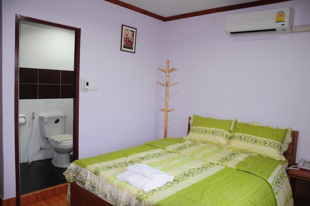 Phoonsab Hostel Phitsanulok Exteriér fotografie